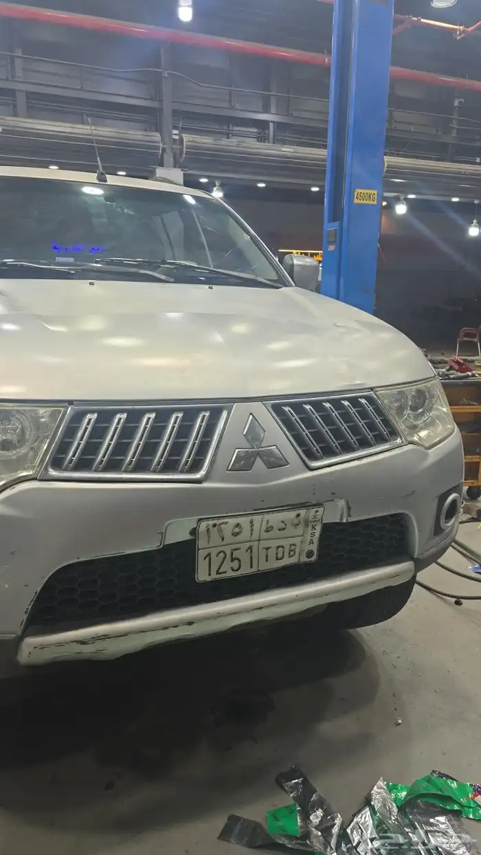 متسبيشي باجيرو اسبرت موديل 2010 الممشى 270الف الموتر وكاله 4