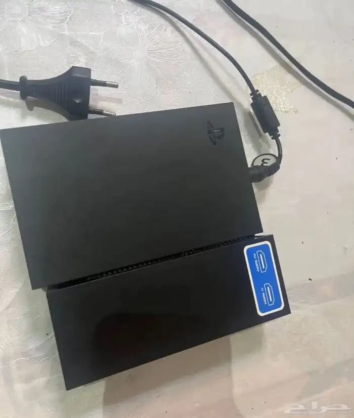سوني 4 مع يد و VR نظارة الواقع الافتراضي مع شريط هورايزن 5