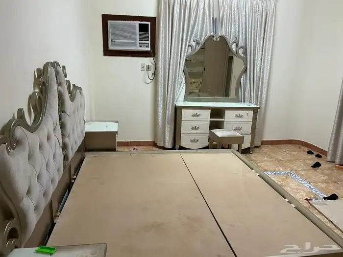 غرفة نوم ومجلس وطاولة طعام 3