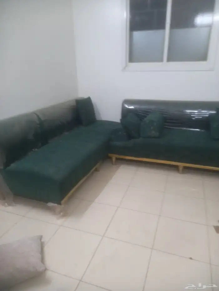 كنب اربع قطع وغرفه اطفال مع دولاب وطاولتين 0