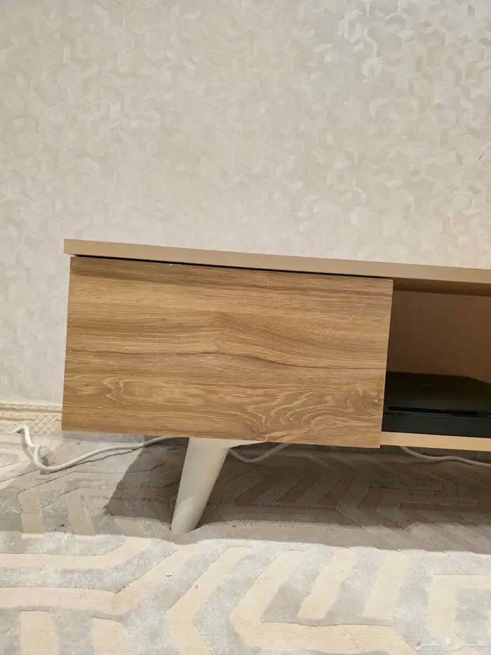 كنب وطاولة بلازما وكومدينه مستعمل فترة قصيرة نظيف 6
