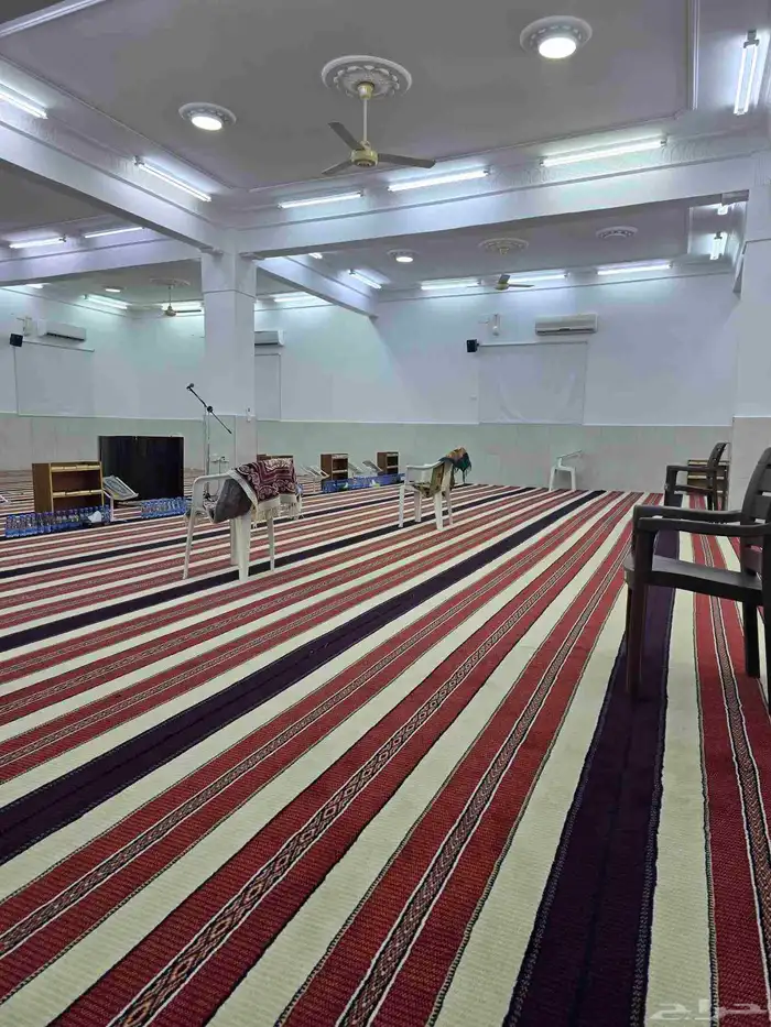 مسجد بحاجة لتغيير فرش 1