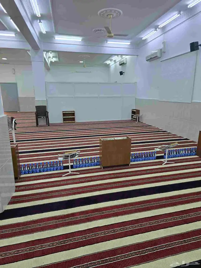 مسجد بحاجة لتغيير فرش 2