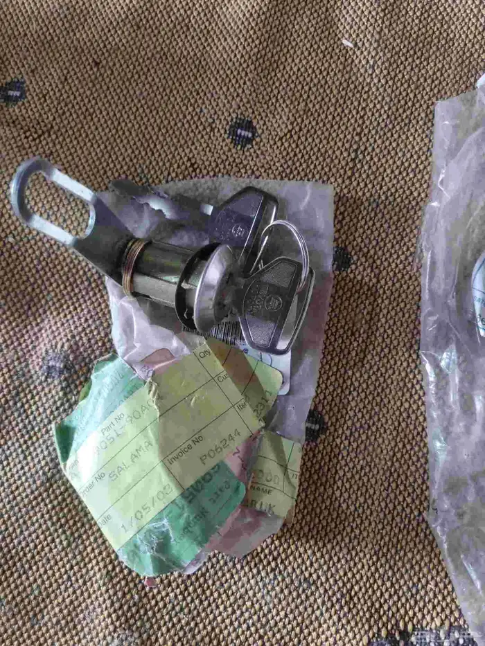 قفل باب خارجي طقم اصلي لاندكروزر من 85 الى 92 8