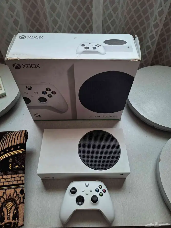 جهاز اكس بوكس سيريس اكس نظيف وكامل الملحقات xbox series s 2