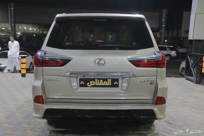 جيب لكزس LX570موديل 2017 فل كامل 5