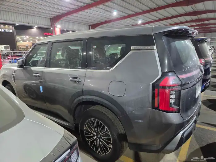 نيسان باترول بلاتينيوم 2025 تنفس طبيع موجود ازرق ورمادي وفضي 1