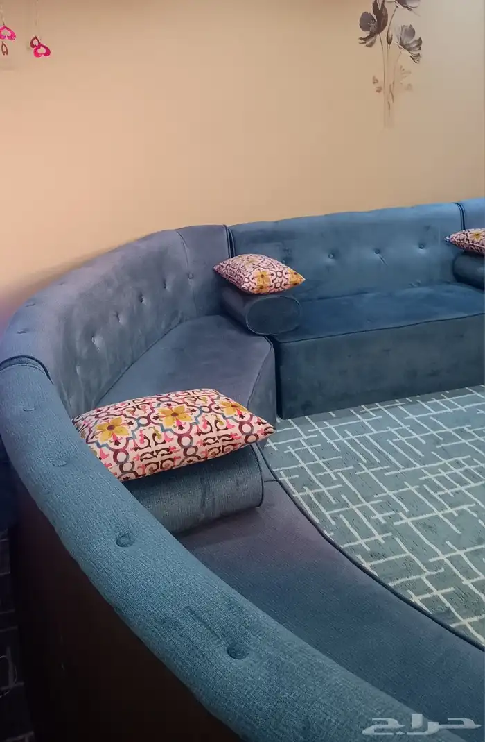 كنب نظيف لا يوجد أي عيب فيه مقاس 4 6 0