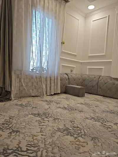 مجلس ارضي نظيف مع ستارة وفرشه 0