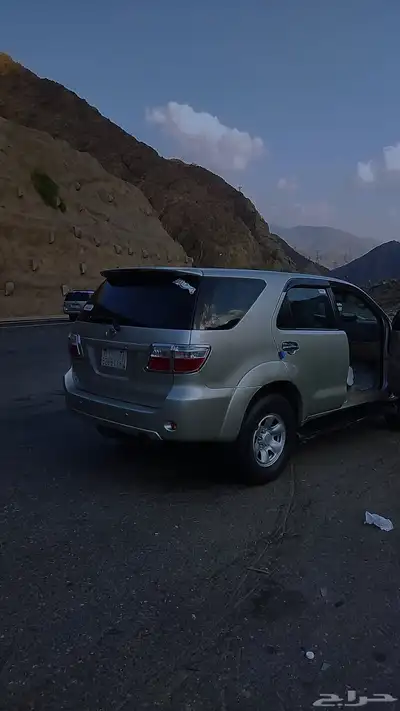 تويوتا جيب فورتشنر 2011 1