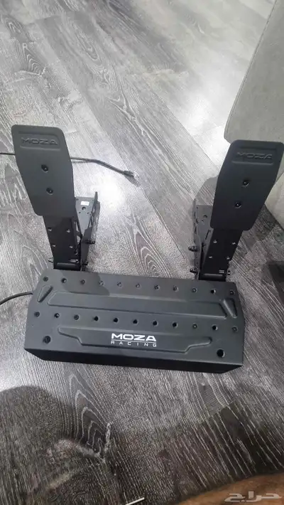 للبيع طارة ودعاسات Moza R3 مع جلنط وقير وكرسي مع مرتبه 4