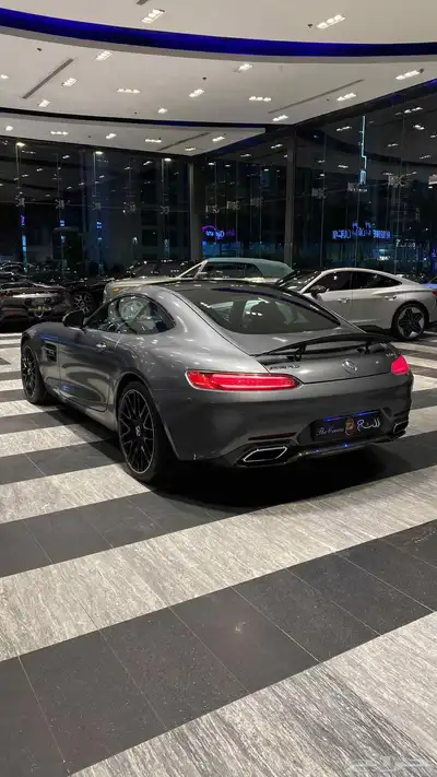 Mercedes AMG GT 4