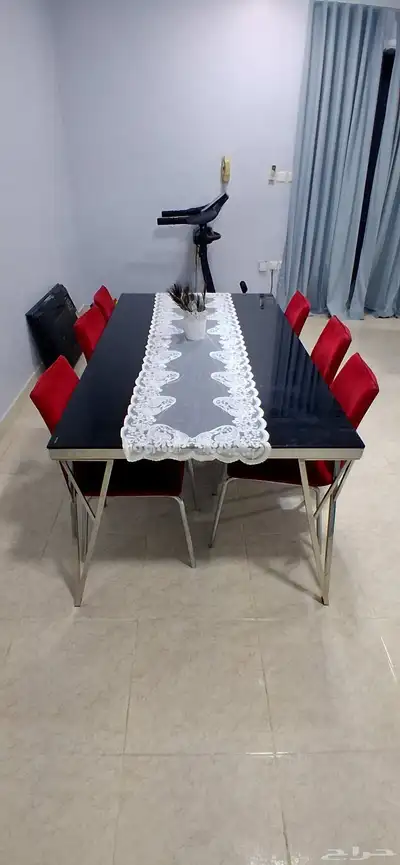 البيع طاولتين وبراد ثلاجه صغيره 0