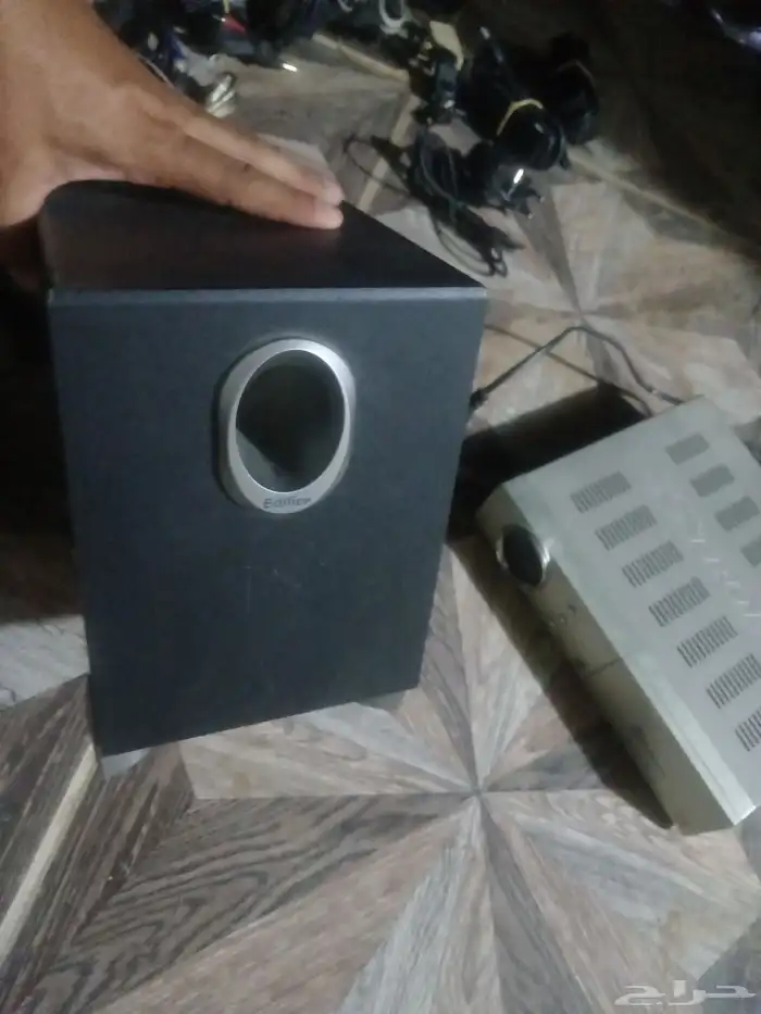 رسيفرات وسمعات وكمبيوتر وطابعه وشواحن 1