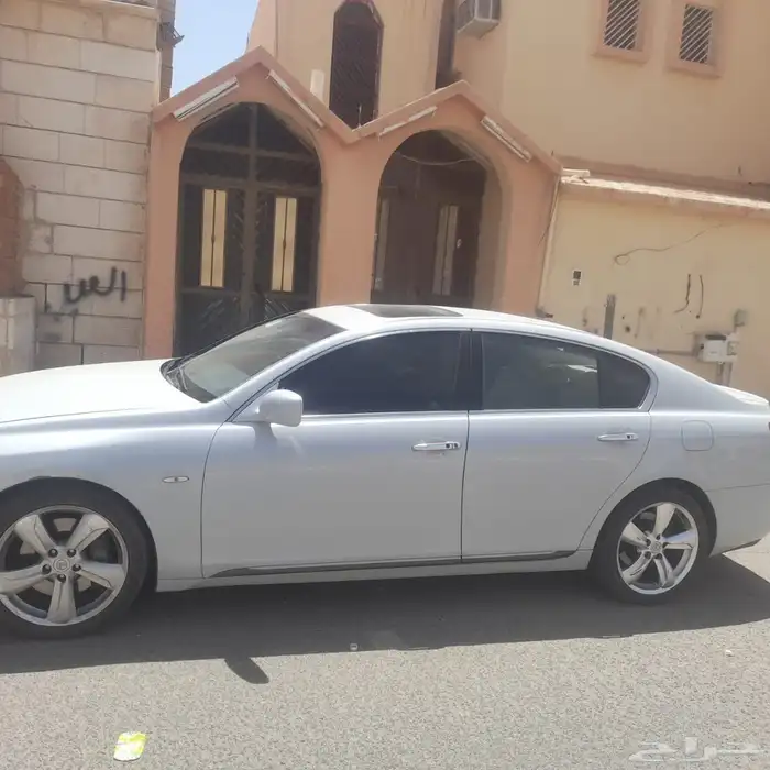 لكزز 2007 ماشي 495الف ابيض السعر على السوم 2