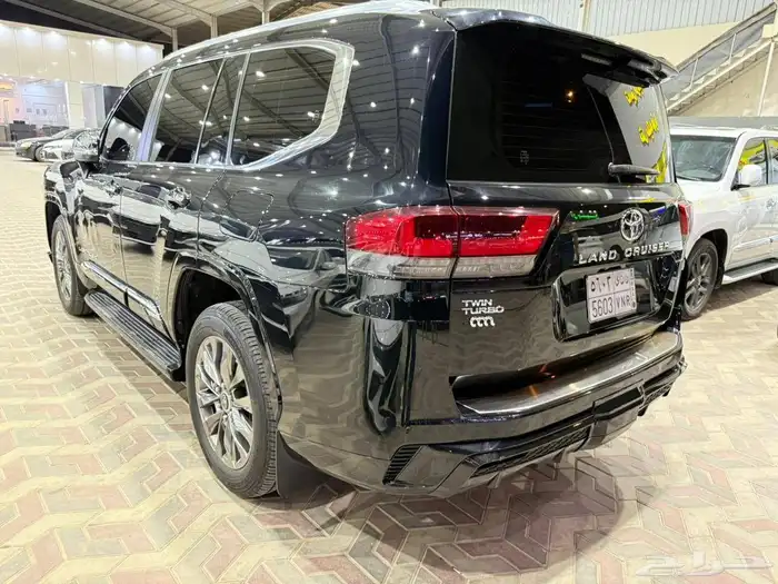 لاندكروزر VXR فل كامل موديل 2022 مستعمل نظيف 4