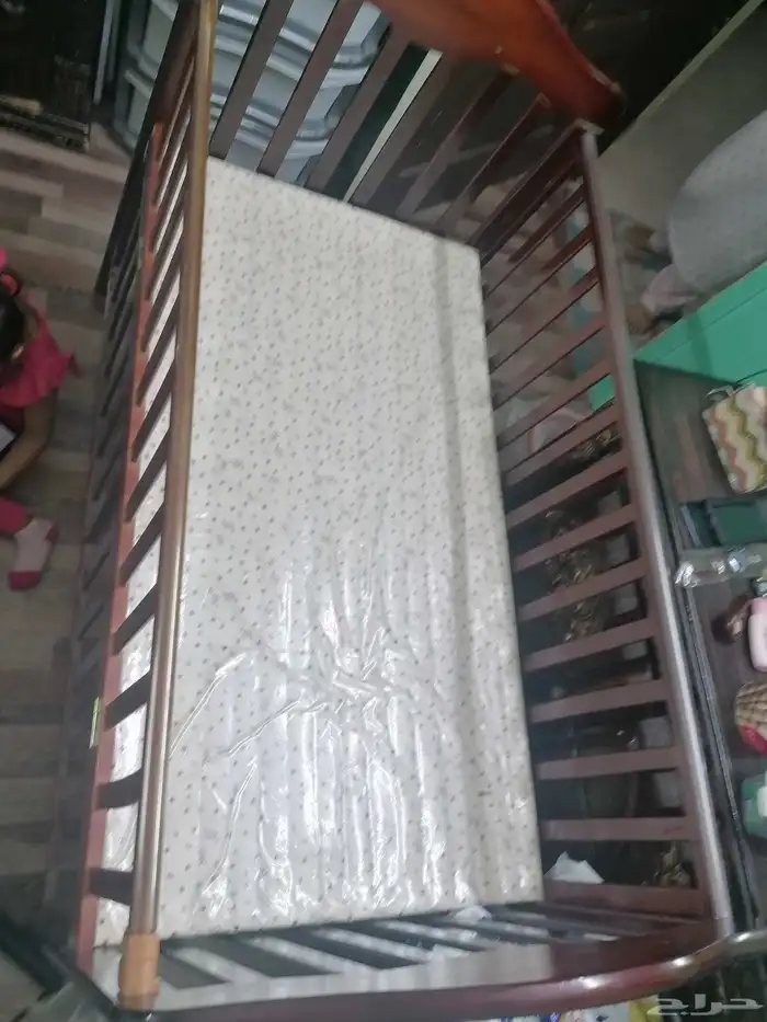 سرير اطفال 2