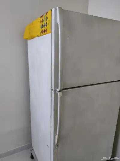 الاغراض الموجوده كنب حرف L ثلاجه كبيره فريزر صغير ومسند ارضي 3