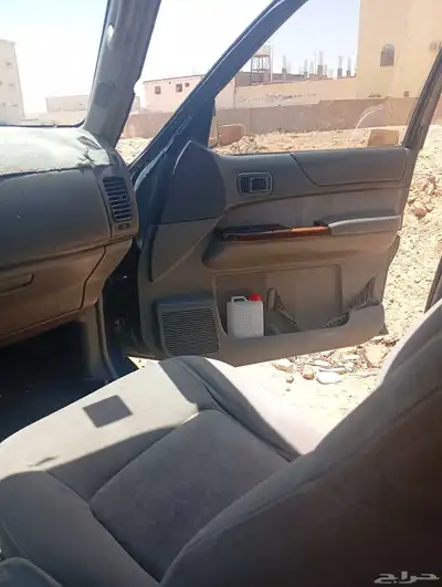 نيسان 8