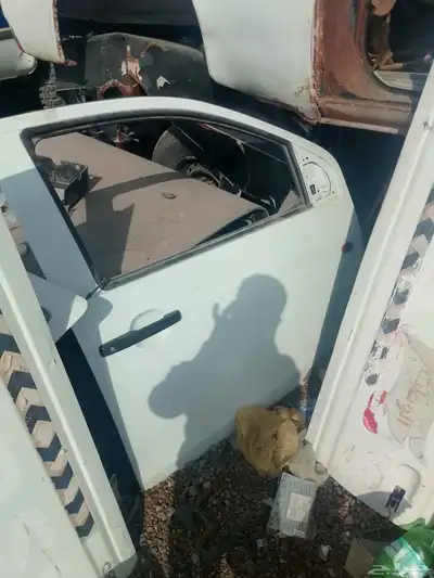 بيع قطع غيار السيارات 0