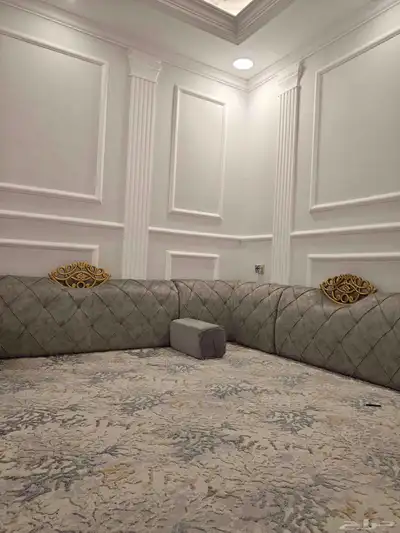 مجلس ارضي نظيف مع ستارة وفرشه 1