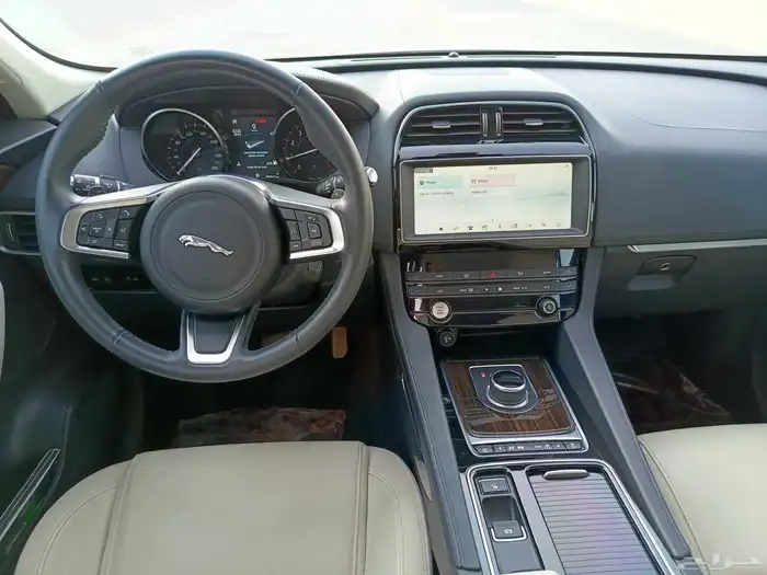 جاكوار F pace موديل 2020 6