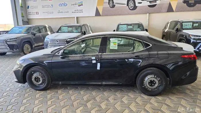 تويوتا كامري فئة E بنزين طيس بريمي اسود(2025) 3