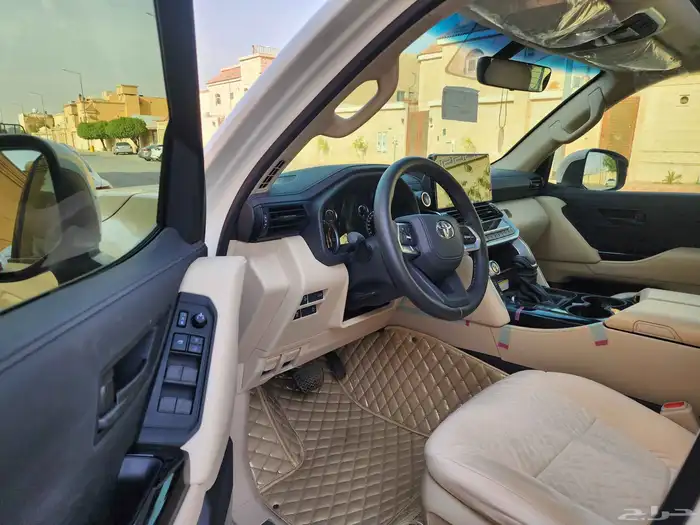 تويوتا لاندكروزر 2023 ممشى قليل شبه اصفار GXR-3 12