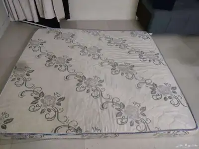 الاغراض الموجوده كنب حرف L ثلاجه كبيره فريزر صغير ومسند ارضي 7