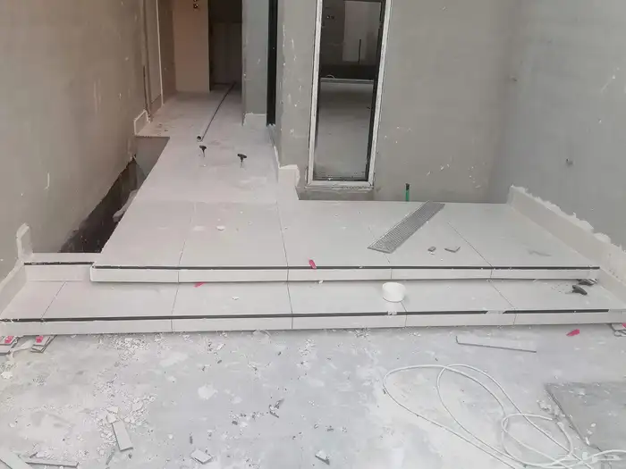 Porcelain tiler for restoration work 6
