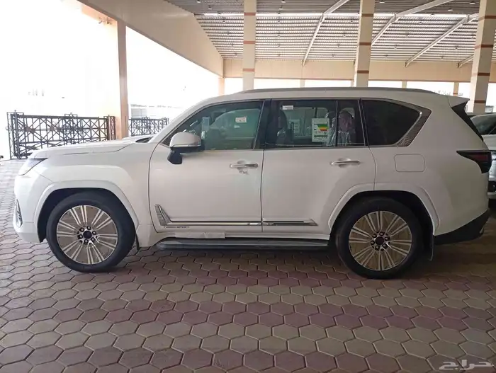 لكزس 2025. LX600 5