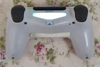 يد سوني 4