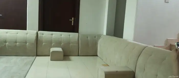 مساند ثمانيه واربع مراكي نظيفه اللون بيج 2