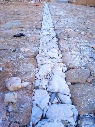 معلم حجر كبير وسغير 7