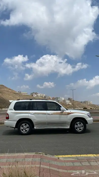 صالون لاندكروزر موديل 2006 3