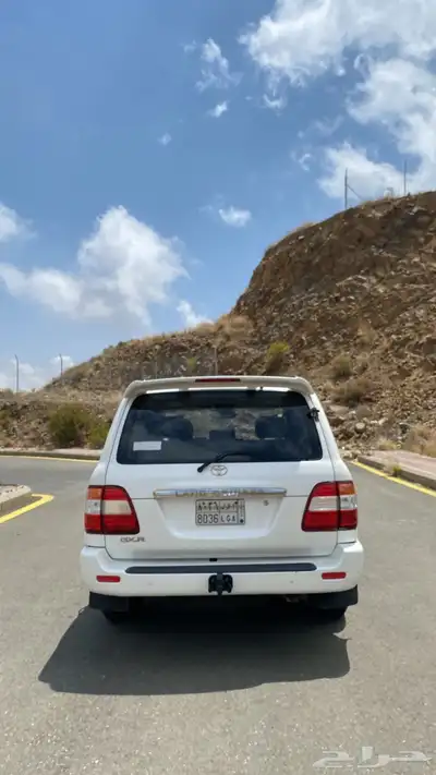 صالون لاندكروزر موديل 2006 7