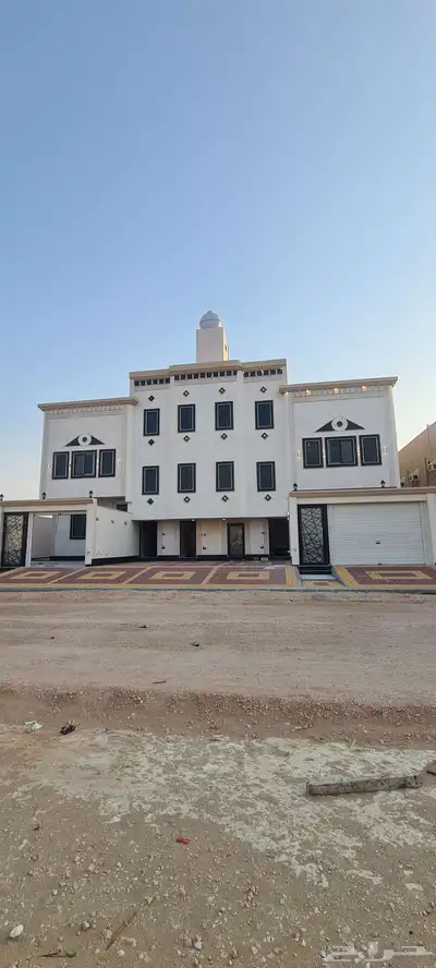 شقة ممتازة وفاخرة للبيع بالجبيل العزيزية 0