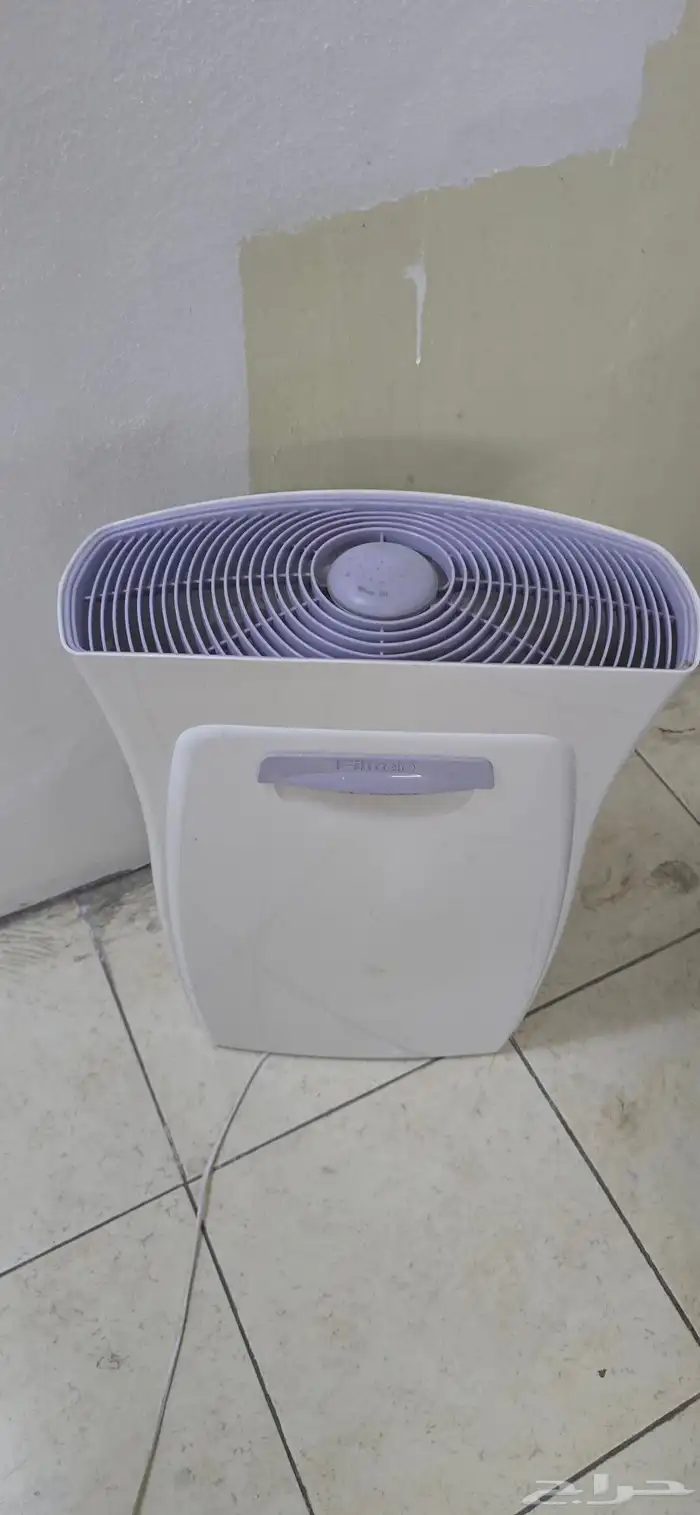 كنب و طاولة طعام وفلتر هواء للبيع 1