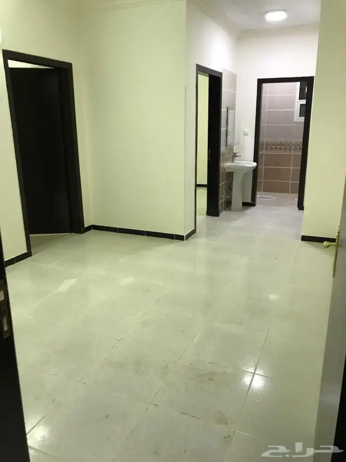 شقه للإيجار في حي الرمال الواحه ايجارها 2700 5