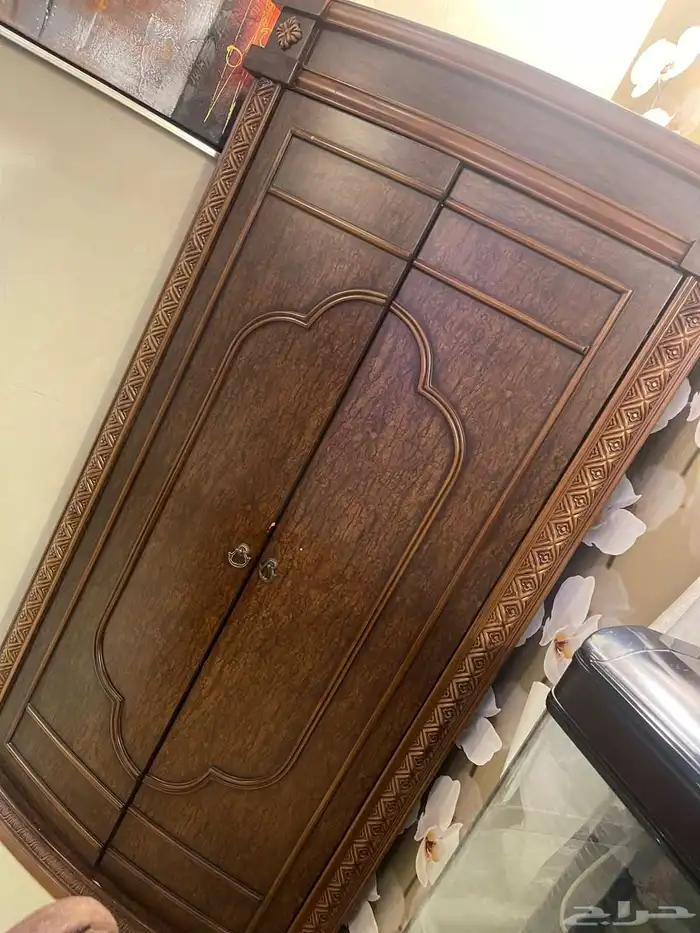 حوض سمك و مكتبات ودولاب للبيع التواصل   فقط واتساب 2