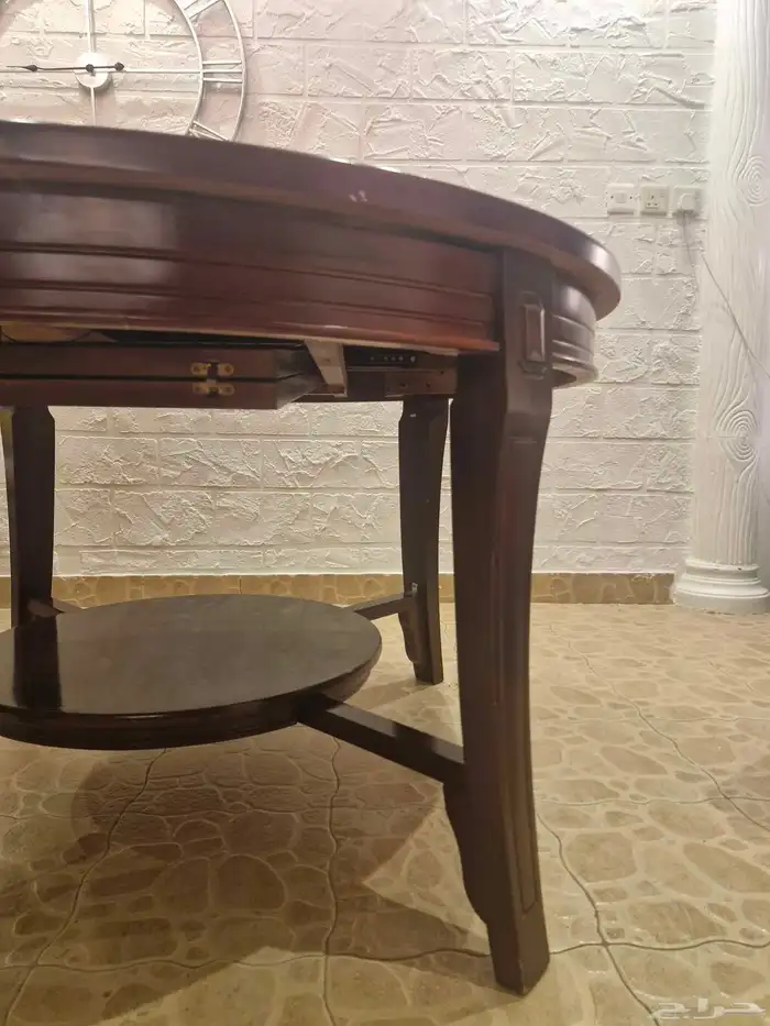 طاوله سفره بدون كراسي نظيف ويكبر يسير كبير على شكل بيضاوي 2