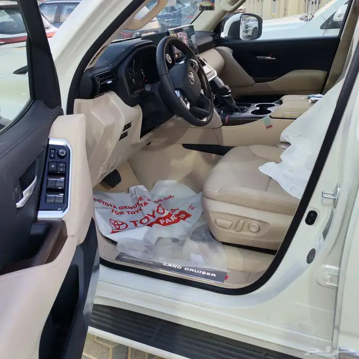 تويوتا لاندكروزر GXR L4 بنزين 2025 صادر لوحات 6