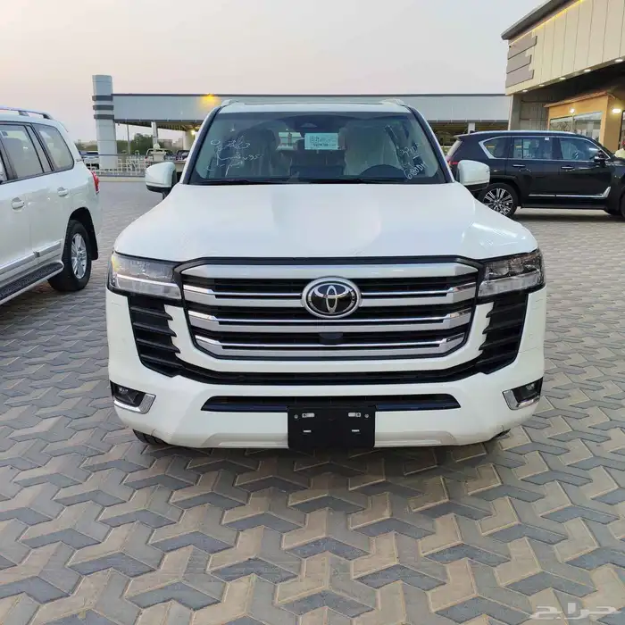 تويوتا لاندكروزر GXR L4 بنزين 2025 صادر لوحات 0