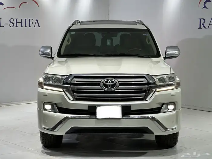 لاندكروزر VXR فل كامل 2016 8
