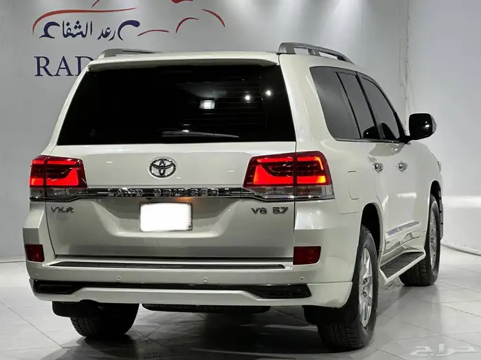 لاندكروزر VXR فل كامل 2016 6