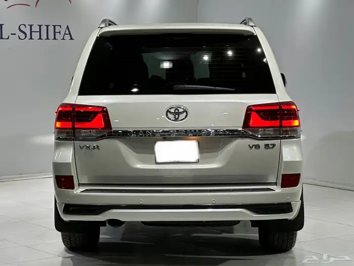 لاندكروزر VXR فل كامل 2016 9