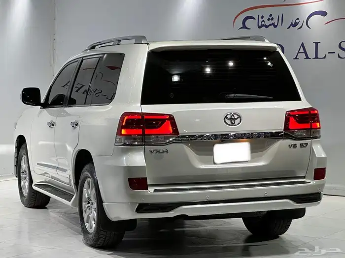 لاندكروزر VXR فل كامل 2016 4
