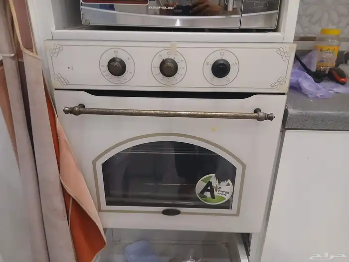 فرن مخبوزات بحاله شبه جديده المطلوب فيه 800 3