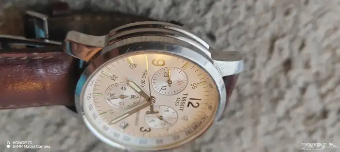 بيع ساعه TISSOT قديمة 4