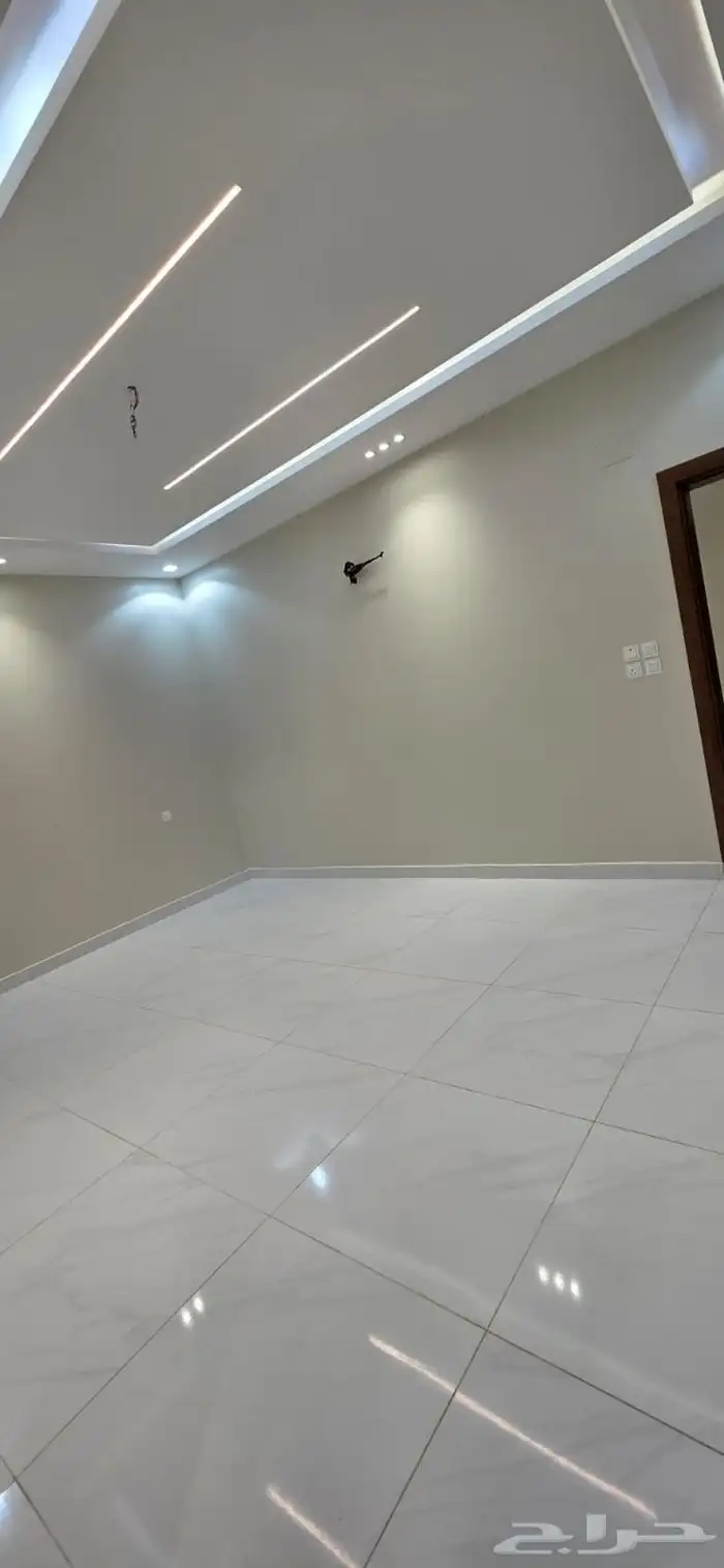 شقة مميزة للبيع في حي العزيزية 1